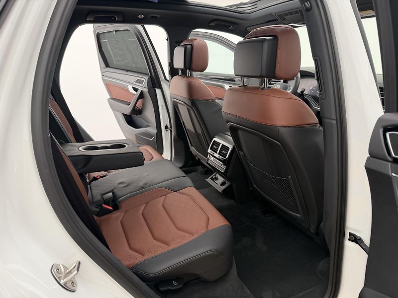 Volkswagen Touareg 3.0Tdi*210kw*1-MAJ*DPH*R-Line* - fotka 18 z 50