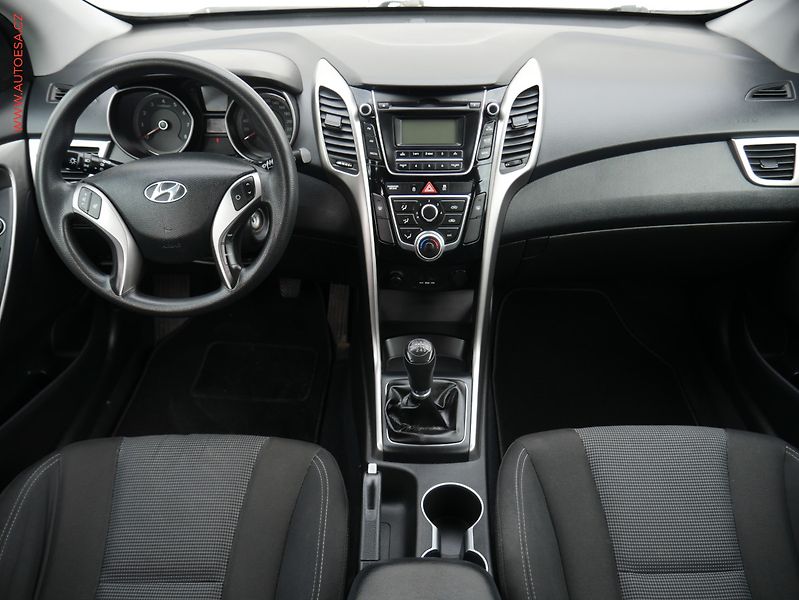 Hyundai i30 (2012) 1.4 i, ČR, AC - fotka 7 z 16