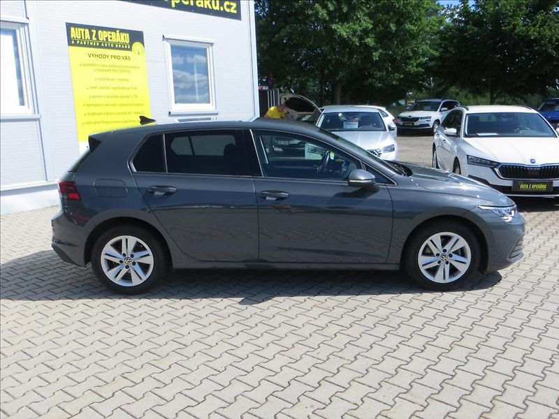 Volkswagen Golf 1,0 TSI 81kW Life ČR - fotka 9 z 23