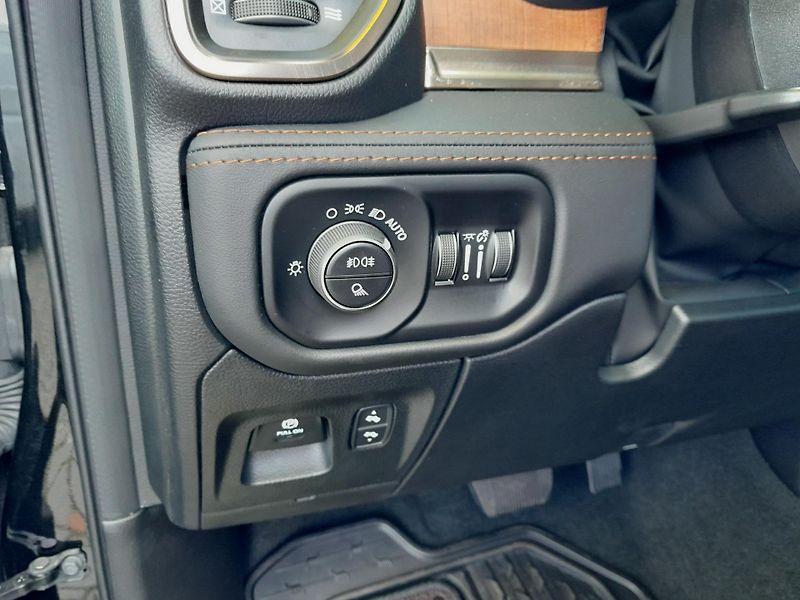 Dodge RAM (2025) 1500, 5.7 V8  Longhorn MY24 - fotka 25 z 41