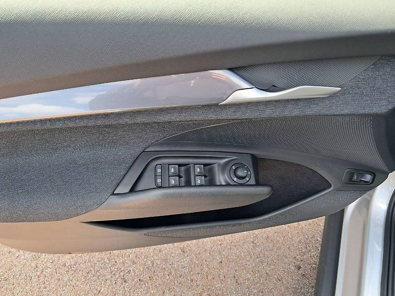 Škoda Elroq (2025) 60 Selection 150kw / 63kWh E1H - fotka 18 z 27