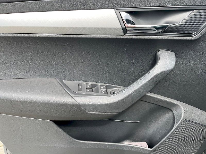 Škoda Karoq (2025) SELECTION 1.5 TSI DSG - fotka 12 z 31