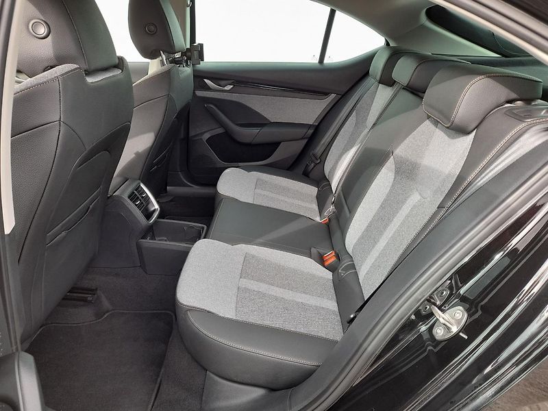 Škoda Octavia Top Selection 2.0 TDI 110kW 7A - fotka 18 z 20