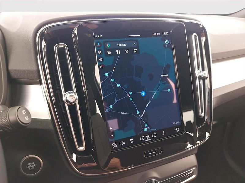 Volvo XC40 (2024) B4 - fotka 17 z 24