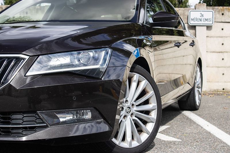 Škoda Superb - fotka 9 z 27