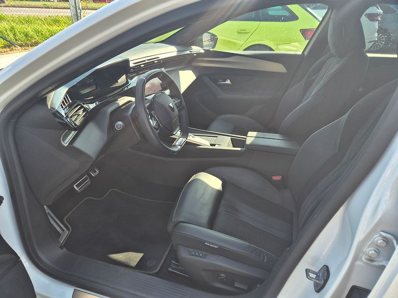 Peugeot 308 GT Hybrid 225 e-EAT8, CZ, 1. m - fotka 9 z 25