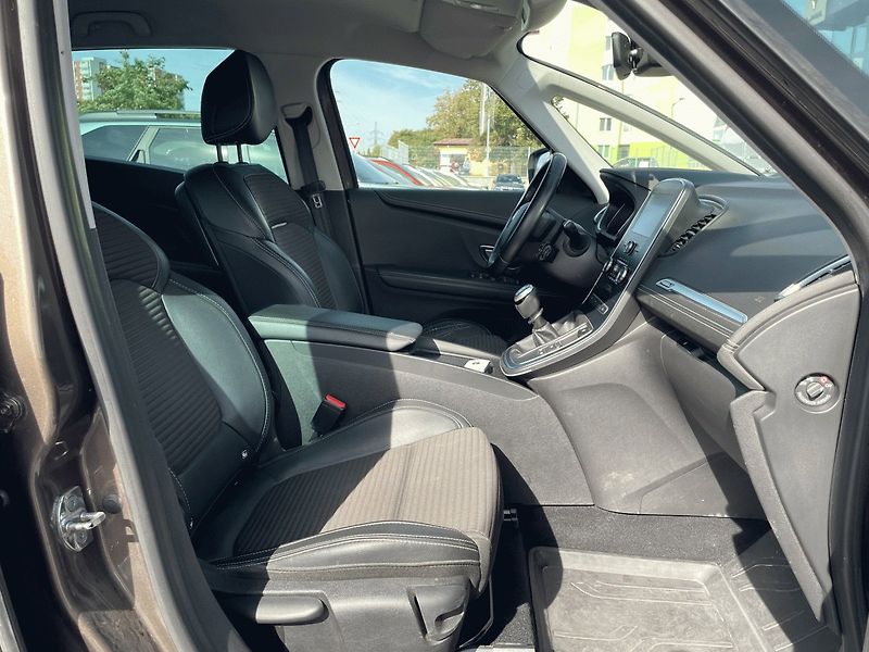 Renault Grand Scénic (2018) 1.7 dCi,110kW,Intens - fotka 32 z 37