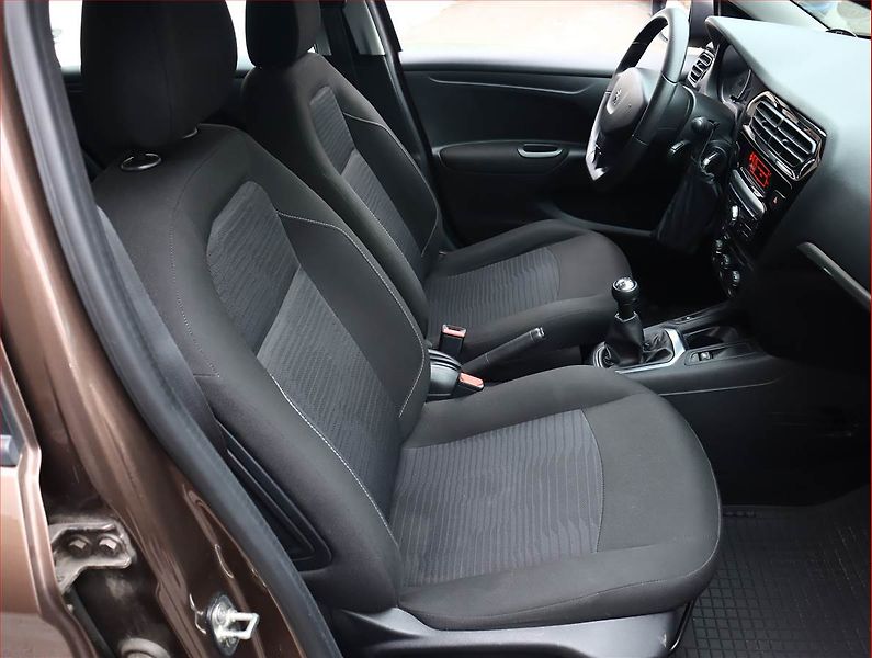 Peugeot 301 (2013) 1.2 VTi, Park. senzory - fotka 7 z 13