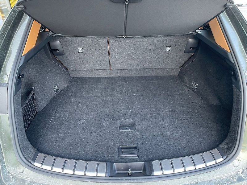 Lexus NX 350h - fotka 8 z 29