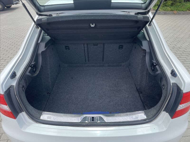 Škoda Superb 2,0 TDi 103kw Elegance Facelif - fotka 9 z 36