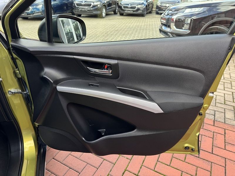 Suzuki SX4 S-Cross (2015) 1.6 VVTi Limited Navi Kamera - fotka 18 z 50