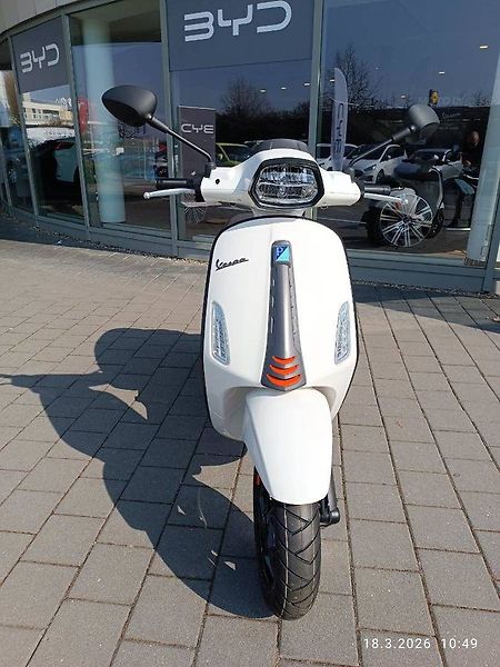 Vespa Sprint 125 (2025) S Bianco Innocente (sleva 10.0 - fotka 2 z 10
