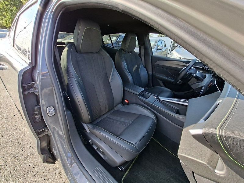 Peugeot 408 GT Plug-in HYBRID 225k e-EAT8 - fotka 15 z 32