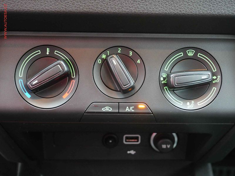 Škoda Fabia (2021) 1.0TSi, ČR, Ambition, AC - fotka 15 z 21