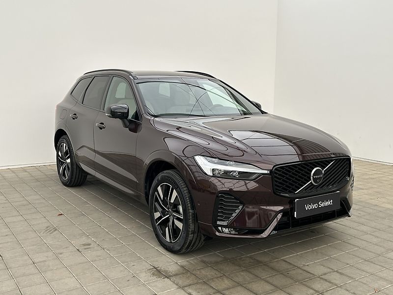 Volvo XC60 2.0 B5 4x4 PLUS DARK - fotka 8 z 30