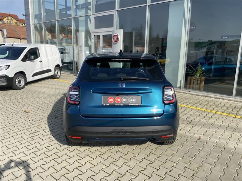 Fiat 600 (2024) 1,2 Turbo Hybrid 110k eDCT - fotka 5 z 14