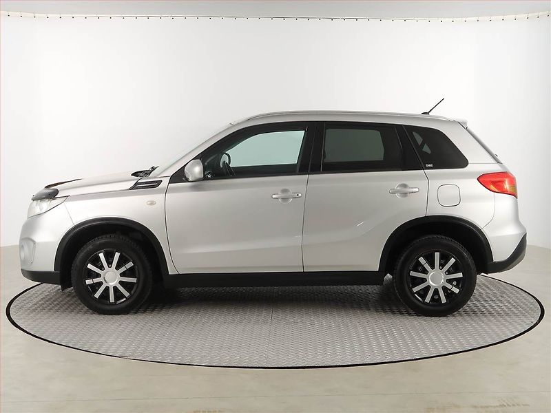 Suzuki Vitara (2015) 1.6 VVT, Navi, Tempomat - fotka 3 z 17
