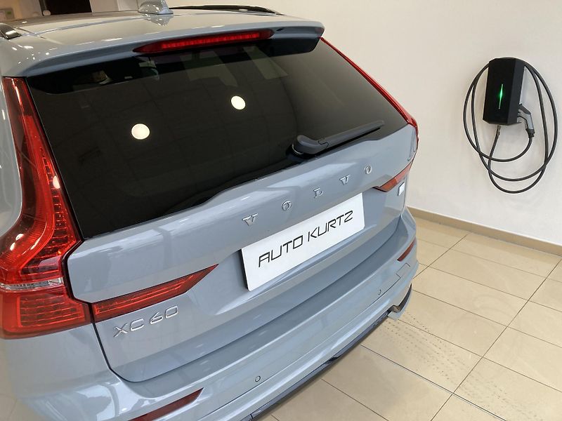 Volvo XC60 T6 eAWD Recharge Ultra Dark  - fotka 8 z 36