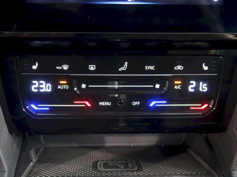 Volkswagen Passat (2022) BUSINESS PREMIUM 2.0TDI 110KW - fotka 31 z 38