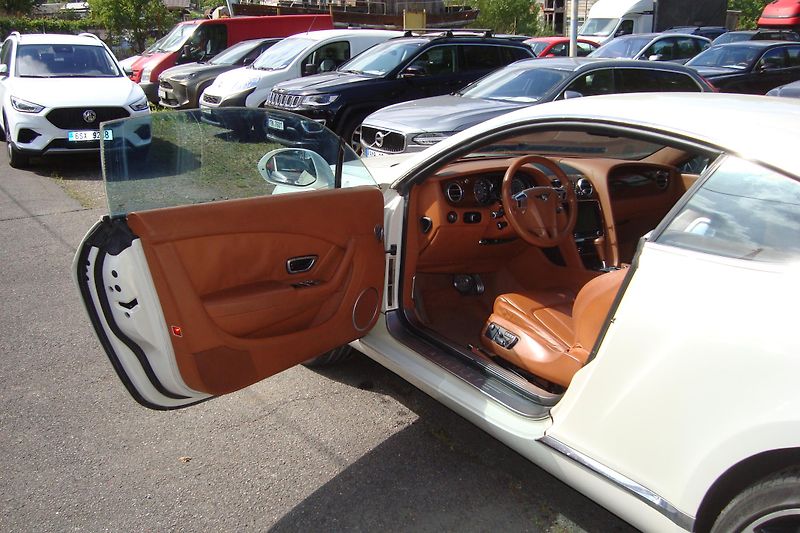 Bentley Continental GT (2013) V8 Twin Turbo - fotka 11 z 40