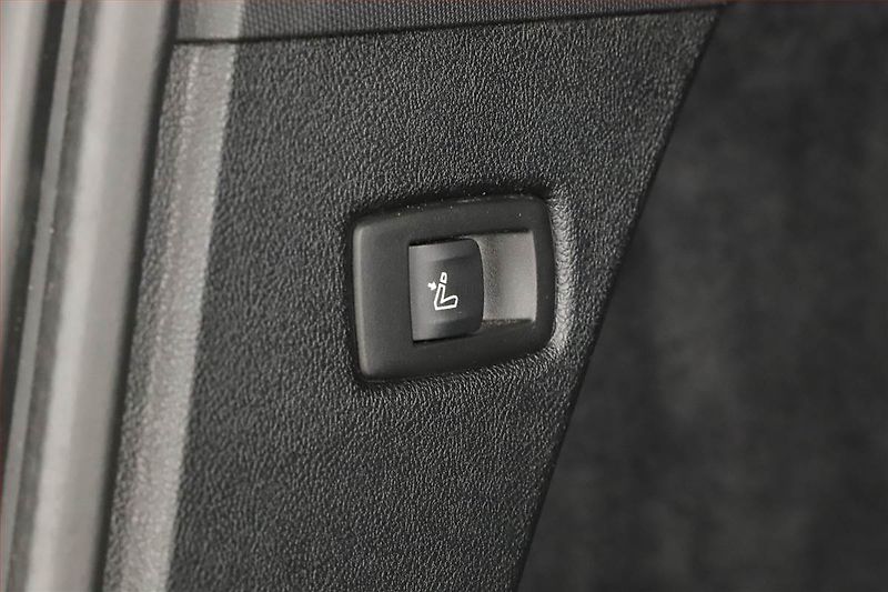 BMW Řada 5 (2018) Luxury Line 530d - fotka 11 z 20