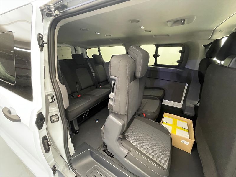 Volkswagen Transporter Nový T7 Kombi TDI DR - fotka 17 z 29