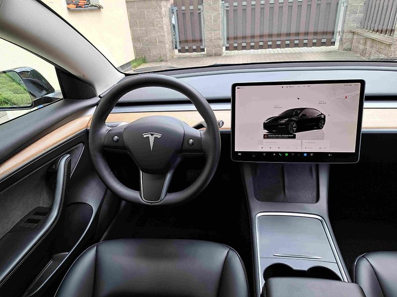 Tesla Model 3 RWD LED ACC 18ALU NAVI  SOH92% - fotka 12 z 16