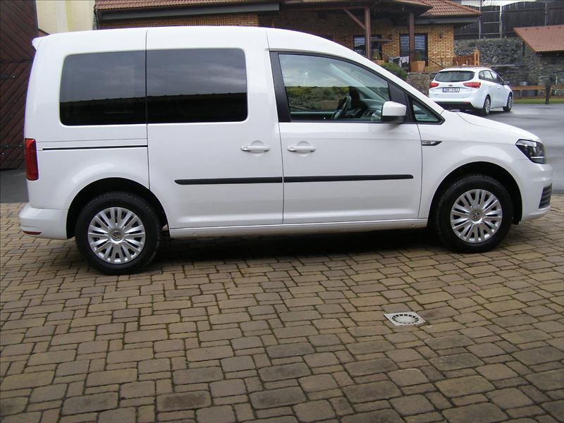 Volkswagen Caddy 2,0   TDI TEMPOMAT - fotka 6 z 26
