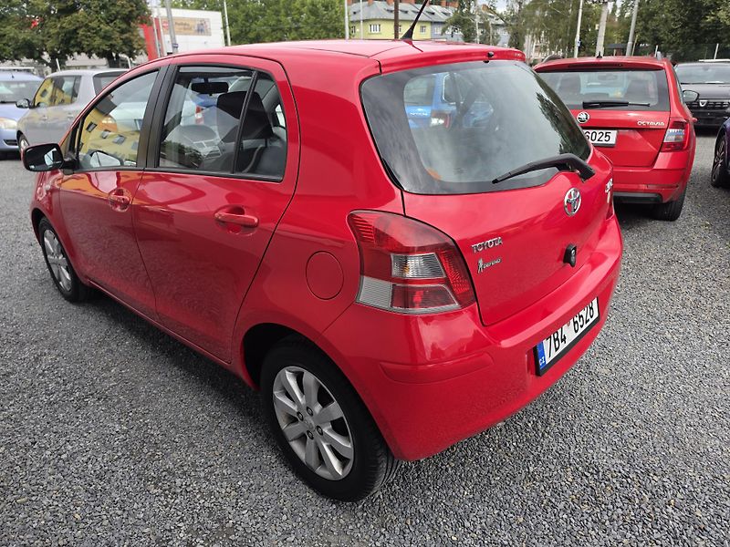 Toyota Yaris 1.0 VVTI Klimatizace  - fotka 3 z 16