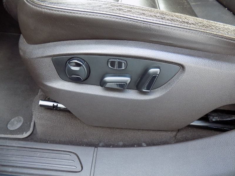Volkswagen Touareg (2010) 3.0TDI/4x4/Chl.sedačky/LED/ - fotka 25 z 43