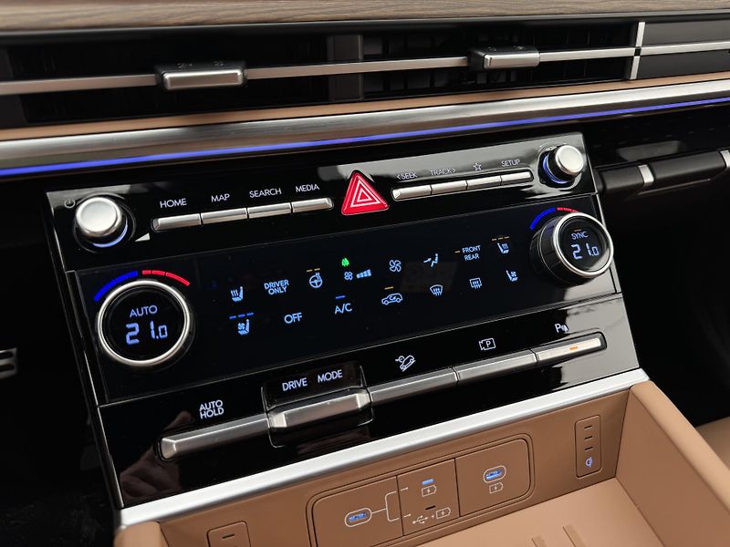 Hyundai Santa Fe 1.6*Hybrid*132kw*DPH*7Mist* - fotka 31 z 47