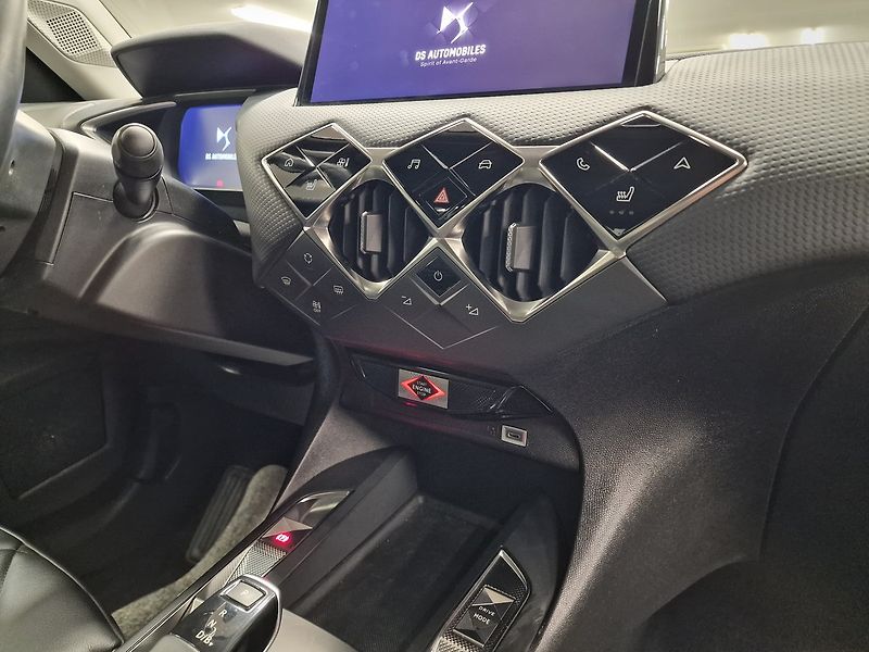 DS Automobiles DS3 Crossback (2023) 54 kWh Exclusive | Záruka - fotka 33 z 58