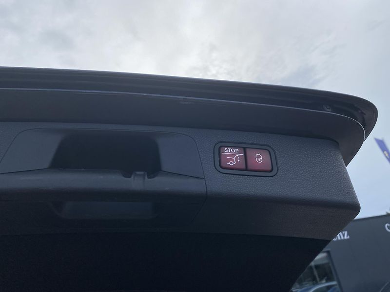 Mercedes-Benz Třídy E E 220d 4M AMG - fotka 17 z 27