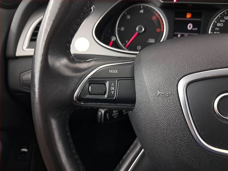 Audi A4 (2012) 2.0 TDI, Navi, Xenony - fotka 17 z 19