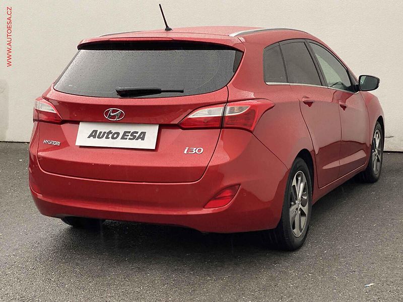 Hyundai i30 (2016) 1.6 GDi, ČR, autoAC - fotka 4 z 17