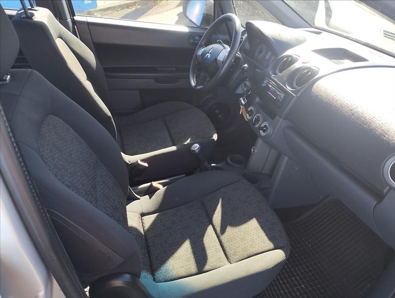Mitsubishi Colt 1,1 55KW - fotka 8 z 15