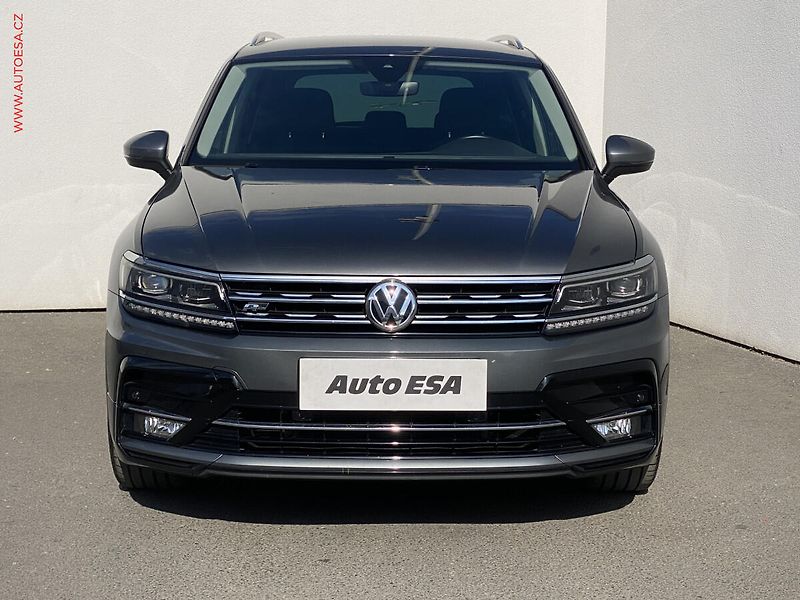 Volkswagen Tiguan (2018) 2.0 TDi 4x4, ČR, R-Line, LED - fotka 2 z 20