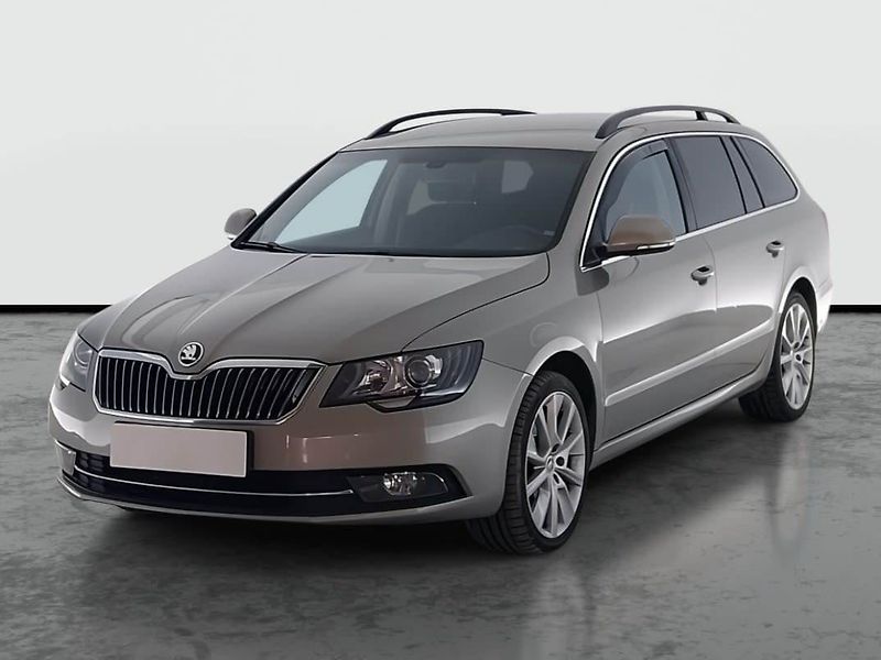 Škoda Superb (2013) Ambition 2.0 TDI, Xenony - fotka 2 z 25
