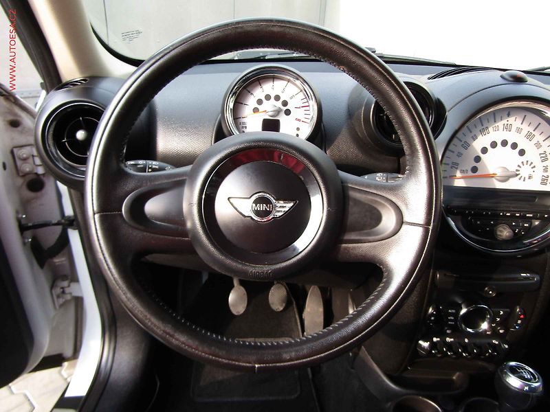 Mini Countryman (2014) 1.6i, AC, park.čidla - fotka 14 z 15