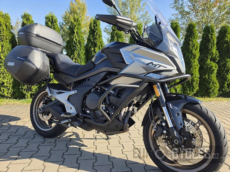 CFMOTO 700 MT Premium (2024) - fotka 1 z 19