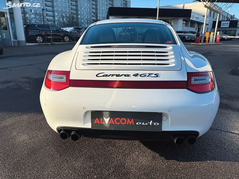 Porsche 911 4 GTS - fotka 6 z 38