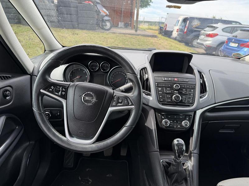 Opel Zafira 2.0 CDTi TOURER 7 MIST - fotka 15 z 24