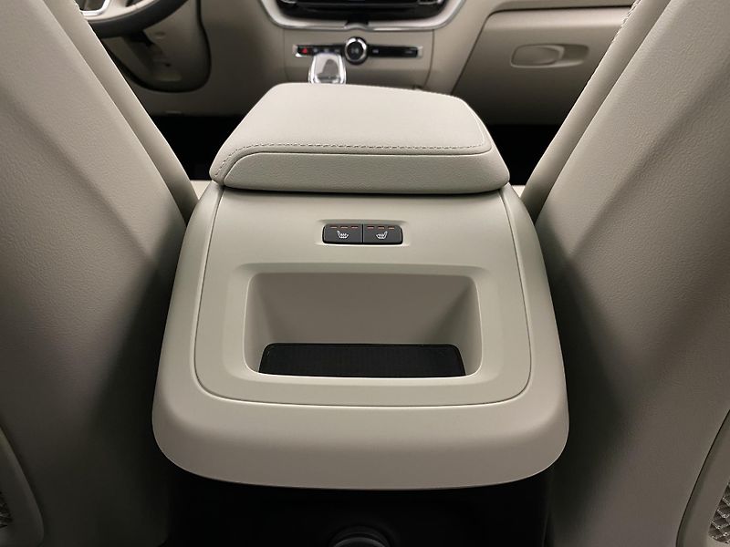 Volvo XC60 T8 AWD RECHARGE REZERVACE - fotka 32 z 66