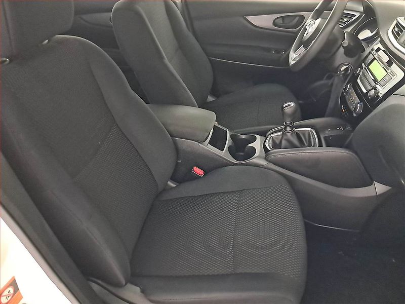 Nissan Qashqai (2018) 1.2 DIG-T, Tempomat - fotka 9 z 16
