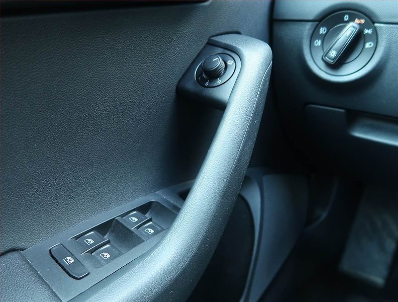 Škoda Octavia (2017) 1.6 TDI, Navi, Tempomat - fotka 17 z 17