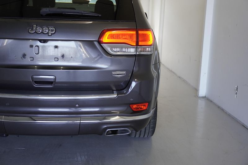 Jeep Grand Cherokee 3,0 V6 SUMMIT CRD  4WD AUT. - fotka 9 z 31