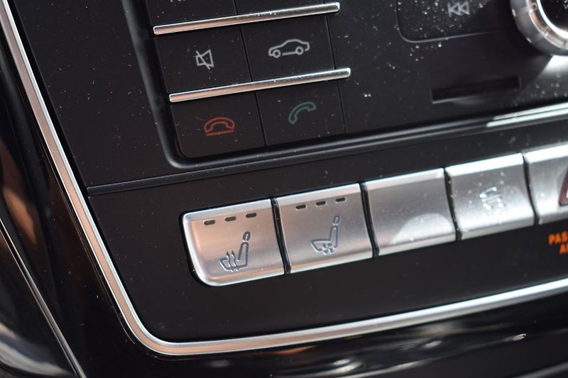 Mercedes-Benz GLE (2019) 350d AMG/Coupe/Tažné/KeyLess/ - fotka 9 z 40