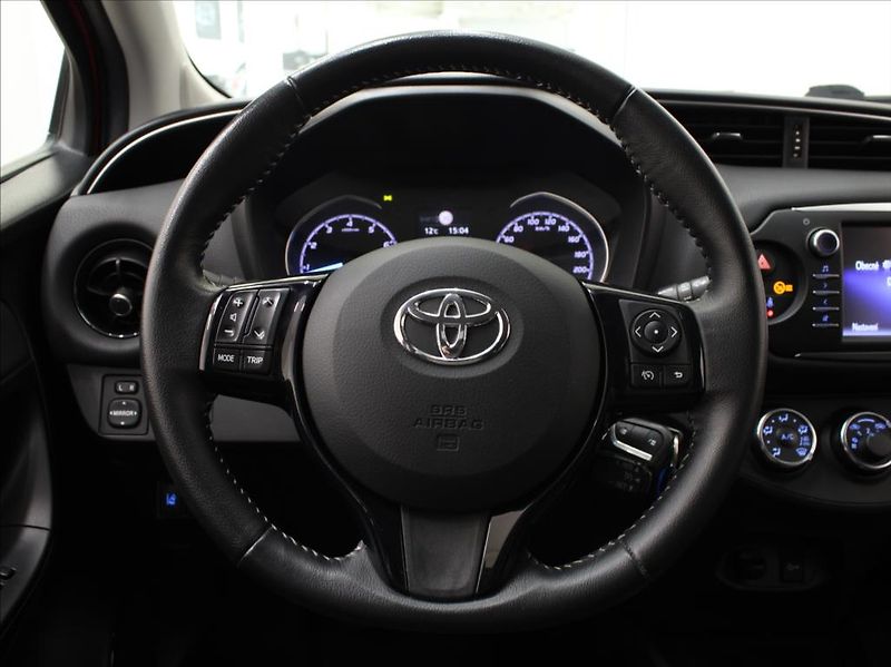 Toyota Yaris 1,5 i 82kW 1.maj.ČR 52tkm! - fotka 9 z 21