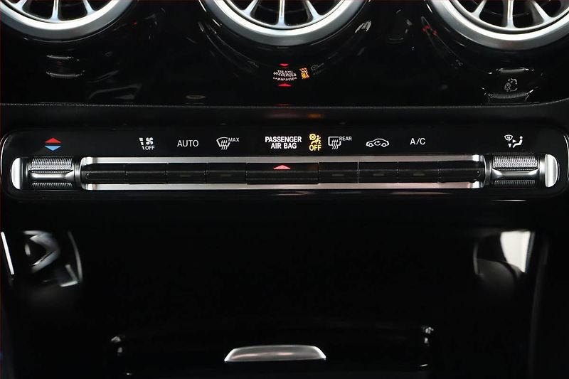 Mercedes-Benz CLA (2025) 180 d, AMG Line - fotka 20 z 24