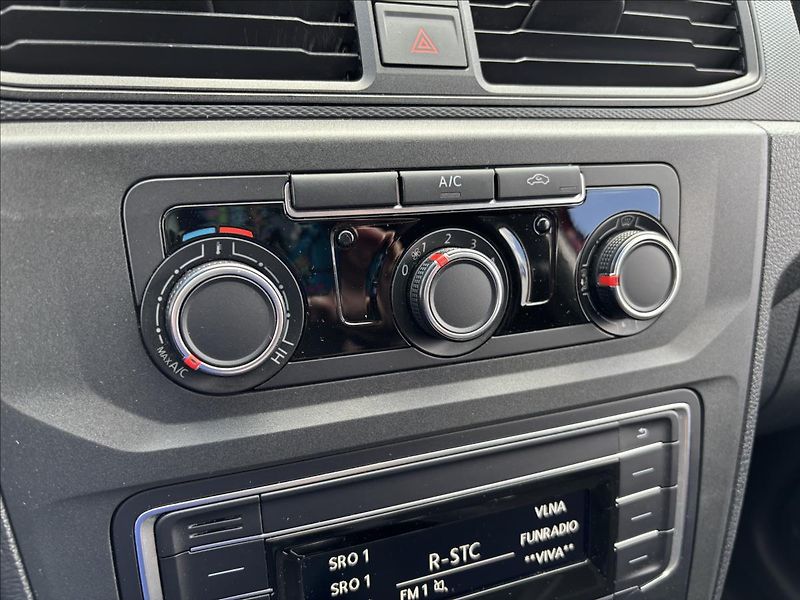 Volkswagen Caddy 1,4 TGI 81kW CNG Maxi Dílna - fotka 31 z 37